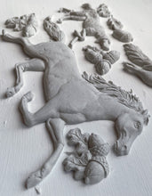 Horse & Hound IOD Decor Mould (6″X10″)