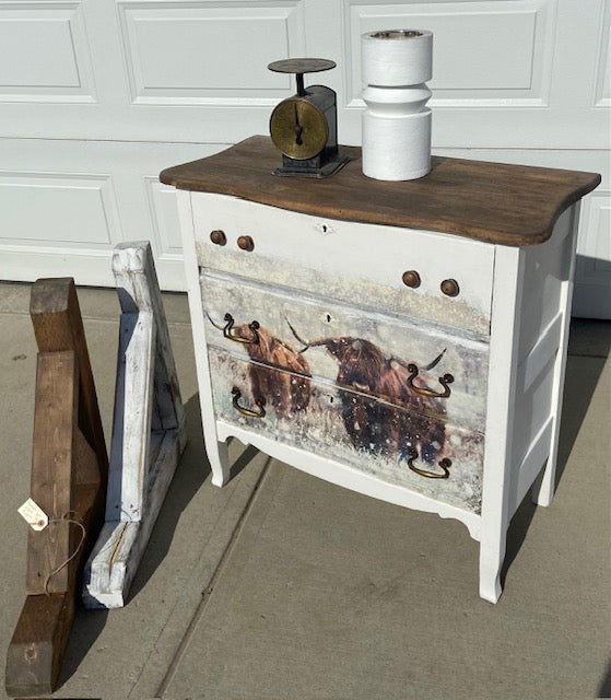 Highland Cow Dressser